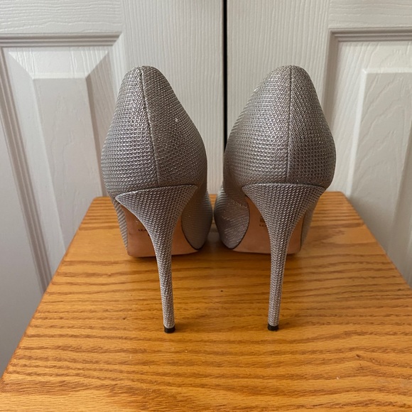Badgley Mischka Silver Sparkle Platform Peep Toe Wedding Formal Pumps SZ 8.5 - Picture 5 of 12